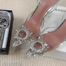 Sandálias sandálias Amina Muaddi Begum Crystalembeled Buckle PVC Pumals Sandals Designers de luxo feminino
