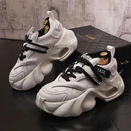 Lässige Schuhe Luxusdesignerin der schwarzen weißen Trend der dicken Bodenhöhe zunehmender kausaler männlicher Match -Sport -Walking -Sneaker