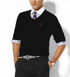 Suéter típico de alta qualidade suéter masculino letra em V masculina bordada de lã de lã de lã Plush Suplover de manga longa de cor quente de cor sólida
