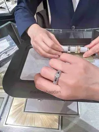 Designer Luxury Jewelry Ring Vancllf Novo caleidoscópio para mulheres em 18k Luz de ouro rosa pequeno e popular grama de quatro folhas com diamantes com diamantes largos