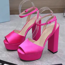 Peep Toe Women Silk High Heel Sandals Klasyczny projekt marki Hot Sale Wysokiej jakości letnia sukienka na imprezę kostki Pasek Pasek projektantów Sandały