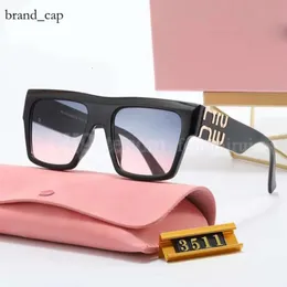 Miui 선글라스 New Spring M Home Mui Mui Glasses Street Shot Minimalist Classic Sunglasses Windshields Letter Legs Big Square Frame with Case 6645