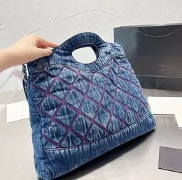 Chanei Designer Totes denim shoppingväska blå svart broderad orolig mode mjuk duk väska quiltad rutig silvermetallkedja stor ca