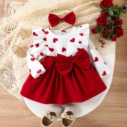 Платья платья Patpat 2pcs Baby Girl Heartshaped Set Set Speat мягкий и удобный для прогулок и ежедневного ношения базового стиля