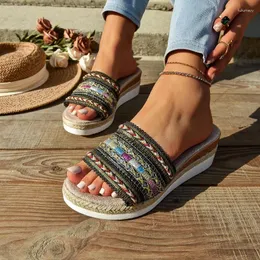 Pantofole signore estate 2024 moda aperta punta spessa unica da donna antiscivolo scarpe da spiaggia casual da spiaggia