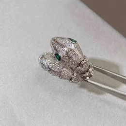 2024 Anello a banda punk di qualità di lusso con diamante scintillante e colore verde ha la scatola dei francobolli PS4473A Q1