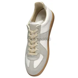 Margiela Repliate Sneaker Run Booper Womans Vintage Casual Shoes Men Luxury Designer Trener Walk Fashion Tennis Foam Butner Basketball Bute