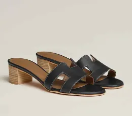 Slippers 2024 Desingers Sandal Women Женщины -тапочка низкая каблука дизайнерская женщина белые сандалии каблуки.