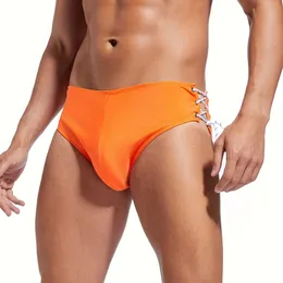 Мужские купальники 2024 Сексуальные сплошные цветные мужские пляжные брюки с двумя сторонами, связанными с тем, чтобы предотвратить сияние и неловкость