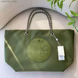 Lyxvarumärkeshandväskor Designer Väskor Tote New Fashion Versatile Chain Bag Trendy Solid Color Single Shoulder Underarm
