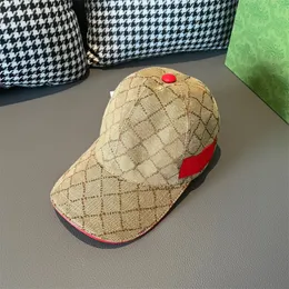 Tuval tasarımcı beyzbol kapağı unisex yaz kırmızı deri kenar moda moda şapka ayarlanabilir klasik 56cm kafa çevresi casquette