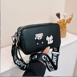 Karl Korean Style Crossbody Bag Personlig modehandhållen kameraväska PU läder mångsidig västerutstil axelväska för kvinnor, 11 färg