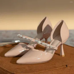 Swobodne buty seksowny projekt marki elegancka kobieta na obcasie perel łańcuch łańcucha płytkie sandały spiczaste palce cienkie obcasy chaussures femme