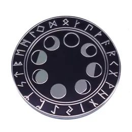 Mondphase und nordische Rune Emblem Viking Amulett niedliche Anime -Filme Spiele Harte Emaille Pins Sammeln Sie Metal Cartoon Brosche