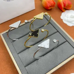 Luxusarmbanddesigner Emaille Crystal Letter Triangle Charme Armband 18K Gold 925 Silber Edelstahl Kette Armband Manschettenknopf für Frauen Mode Schmuck Schmuck