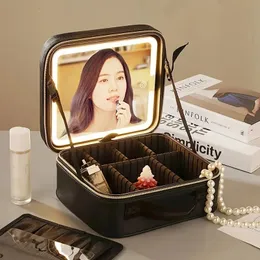 Smart LED Kosmetikkoffer mit Mirror Cosmetic Bag Travel Make -up -Tasche für Frauen Kosmetikerin Reisen professioneller Nagelwerkzeug Make -up Box 240504