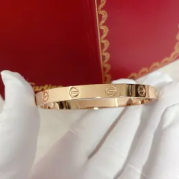 Bangle 2024 Klassisk tjock designer med Diamond Women's Top Notch Vshaped Gold Sier Armband Open Wedding Jewelry Box