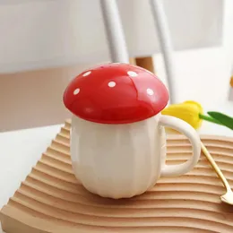 Tumblers 1pc 300ml Kırmızı Kapak Yaratıcı Mantar Şeklinde Kahve Kupaları Güzel Seramik Süt Kupası Kadınlar için Doğum Günü Hediyesi