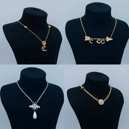 Collana a pendente designer d'oro placcata Sier Sier di alta qualità in acciaio in acciaio lettera di marca cristallo collane perlato di perla lentenne Gioielli natalizi