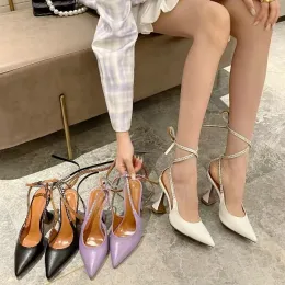 サンダルAmina Muaddi Karma 95mm AnkleWrap Sandals Fashion Leather Pumps Shoes Spool Heels Sandals Women's Luxury Designers Dress Shoe Eve