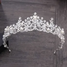 Pannband lyxiga och eleganta kristallpärl Bridal Crown Womens Tiaras hår smycken frisyr brud pannband bröllop hår tillbehör Q240506