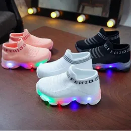 Spor ayakkabıları zapatillas çocuk spor ayakkabıları sonbahar erkekler led aydınlatma ayakkabıları nefes alabilen kızlar sıradan ayakkabılar elastik çocuk ayakkabıları kız ayakkabıları q240506