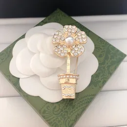 Luxus 18K Gold plattiert 925 versilberte Brosche Marke Designer Blumendesign Mode charmante Frauen Brosche hochwertige Diamant-Eingelegte Brosche Box