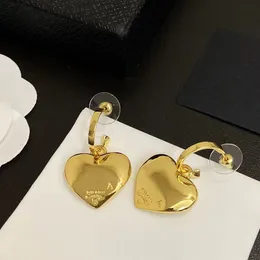 lyxmärke P Letters Love Heart Designer Earrings Women 18k Gold Retro Vintage Geometry 2024 Spring Summer Hearts Oorbellen Aretes Brincos Earring Rings smycken