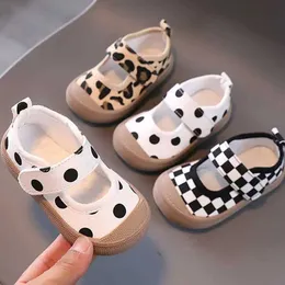 Sneakers 2024 New Spring and Autumn Shoes Baby Shoes Girls Childrens First Step Walker Apartment Preschool Sports Q240506