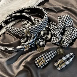 مصمم الشعر مقطع أزياء فاخرة Houndstooth Fabric Clip Spring Clip Bangs Female Hading Hair Clip