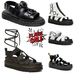 2024 Designer Martin Sandals Outdoor Sand Beach Rubber Slipper Fashion Casual Heavy-Bottomed Buckle Sandal Robust Sports Leather Sandals