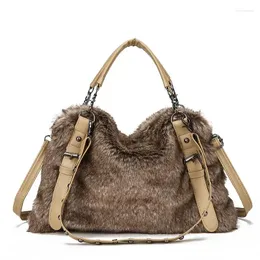 Fashion coulbola grande borsa da tote lussuoso pelliccia di pelliccia di pellicce da donna borse designer borse a mano soffice morbida peluche calda sacca inverno 2024