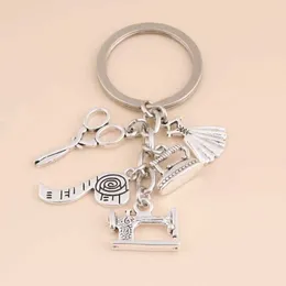 Nyckelringar Lanyards Ny symaskin Keychain Skräddare Key Ring Iron Tape Measure Scissors Dress Key Chain Womens Gift Diy Jewelry Handmade