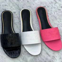 Moda terlikleri kadın tasarımcı sandaletler için kadın terlik yaz gündelik loafers ayakkabıları açık plaj slaytları alfabeli düz dipli dip