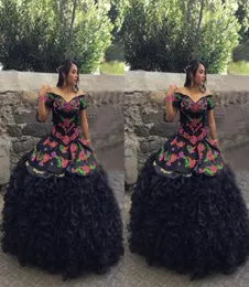2022 modesto mexicano Charro Quinceanera vestidos em camadas vestido de baile vinatge bordado fora do ombro Organza Sweet 15 vestido 5661615