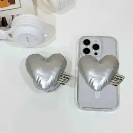 يتصاعد الهاتف الخليوي حاملي كوريا 3D Silver Love Heart for Magsafe Magnetic Phone Griptok Grip Tok Stand for iPhone قابل للطي حامل الشحن اللاسلكي