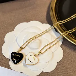 Vogue Womens Designer Halsband Hjärta hänge 18K Guldpläterad högkvalitativ rostfritt stål Choker Märke Nacke kedja smycken födelsedagsfest