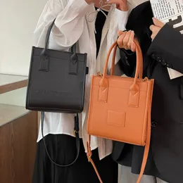 2024 designers väskor liten storlek handväska mini totes axelväskor flickor kvinnor crossbody purse lyx shopping tote mode 2way satchels pouches fyrkantiga formade nya