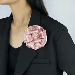 Broches tecidos de rosa flor elegante lenço de fivela de fivela colarinho pinos de jóias Broche de rochas de casamento acessório