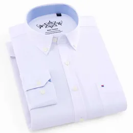 Herrklänningskjortor Mens Stylish Cotton Blend Solid Shirt Formell andningsbar LAPEL Regularisk-fit-knapp upp lång slöja för affärsaktiviteter D240507