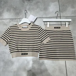 Cropped Knitted Jumper Top Skirt Sets Luxury Elegant Striped Women Tops Dress Outfits Designer Casual Daily Tank Jumpers Skirts Set