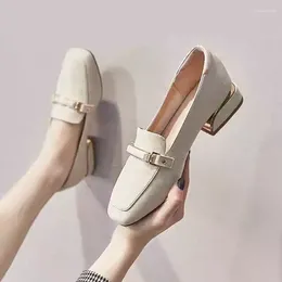 Scarpe casual per donne tacco basso elegante beige tacchi grossi decorazioni metalliche moaferta donna calzatura a blocchi di punta quadrato