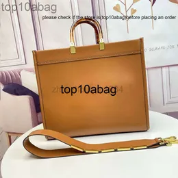 fendig bags f bag Tote Bags Womens Handbag Bag crossbody Retro Fashion High Quality Letter Printing Amber Handle Wide Strap Metal Accessories Designer wall