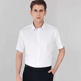Herrklänningskjortor Summer Thin Pure White Noning Business Casual Slim Montering Fashionable Work Clothes Breattable Mens Short Sled Shirt D240507