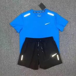 Designer esportivo de roupas esportivas curtas Designer de verão feminino Camiseta Futbal Crisp e conjuntos de camisetas de camisetas respiráveis Rastreamento rápido seco