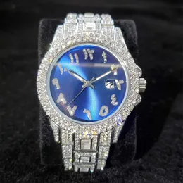 腕時計のアラビア語の数字時計贅沢なヒップホップアイスアウトウォッチスライバーゴールドラインストーンブリングクォーツウィストウォッチギフト2357