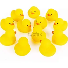 Zabawki do kąpieli 10pcs Preschool Bath Toys Mini gumowe kaczki piszczołowe kaczki dziecięce wanna prysznic Prezent dla maluchów dla dzieci chłopcy urodziny D240507