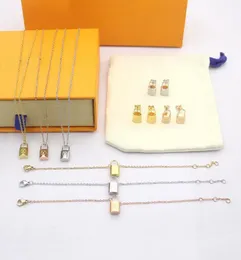 Europa America Jewelry Sets Lady Women Charity Versão gravada v Iniciais Lock Brincos de colar de ouro 18k Brincos 3 Colo7750721