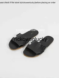 ряд безжалостных товаров_ the_ Row Shoes 2023 Summer Open Toe Black Gold Eel Skin Beach Blat Bottom Slippers для женской одежды