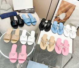 Tasarımcı Ayakkabı Sandal Flip Flop Düz Dipli Terlik Saçlı Üçgen Düğme Resmi Sandalet Şık Yüksek Topuklu Terlik Kadın Çok Yönlü Düz Sandalet